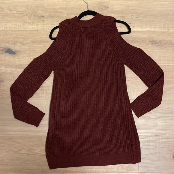 Burgundy shoulder cut-out  knit cardigan - Picture 4 of 4